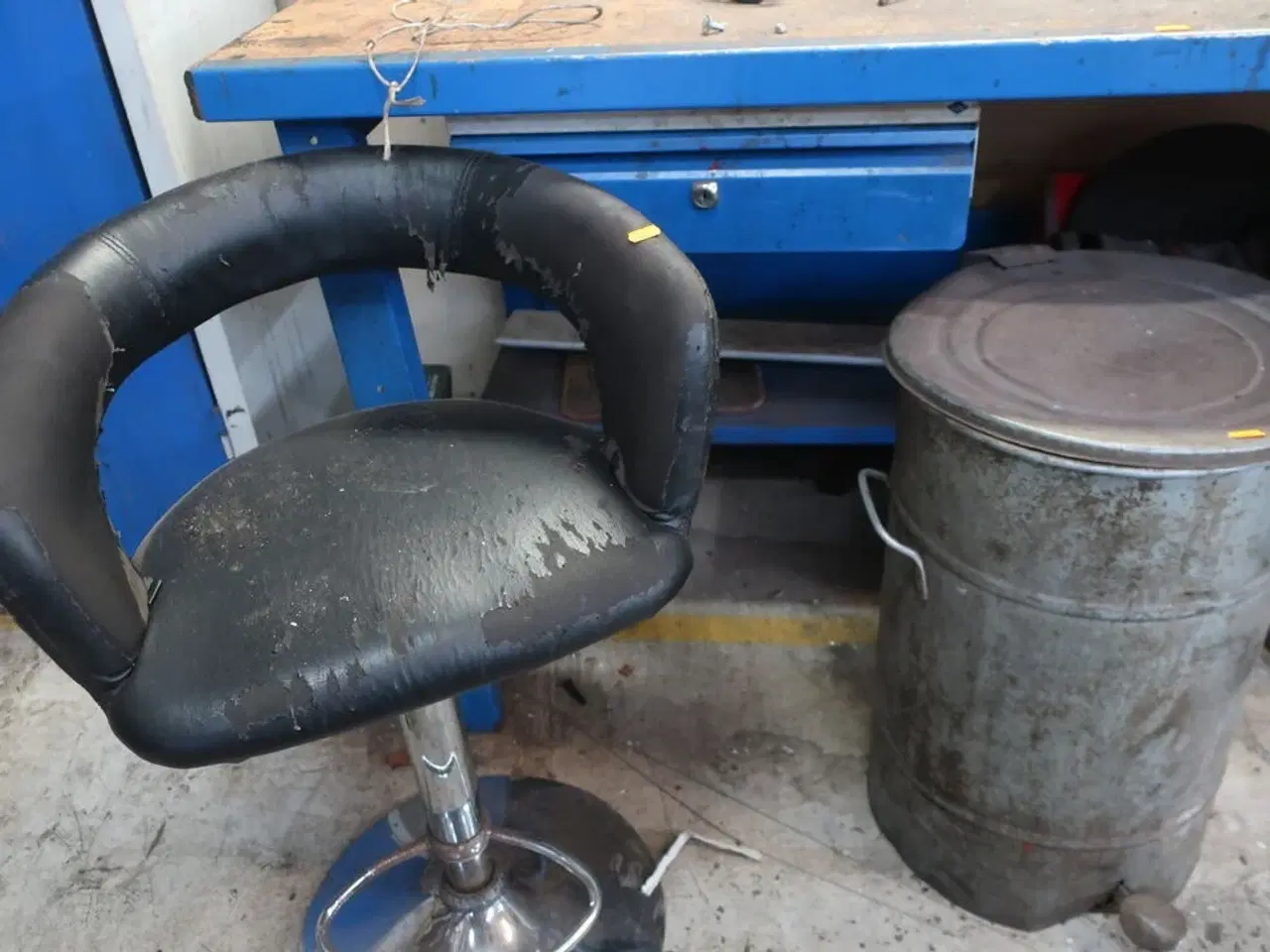 Billede 10 - Arbejdsbord med værktøjstavle samt div. Værktøj