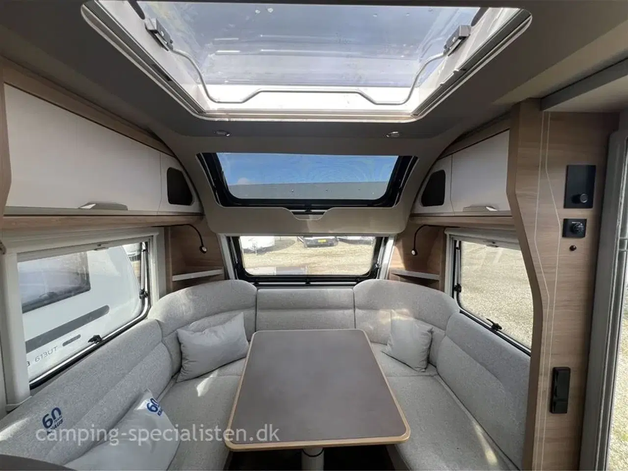 Billede 9 - 2023 - Knaus Südwind 500 UF "60 Years Celebration"   Knaus Südwind 500 UF 60-Years 2023 - Se den nu hos Camping-Specialisten.dk