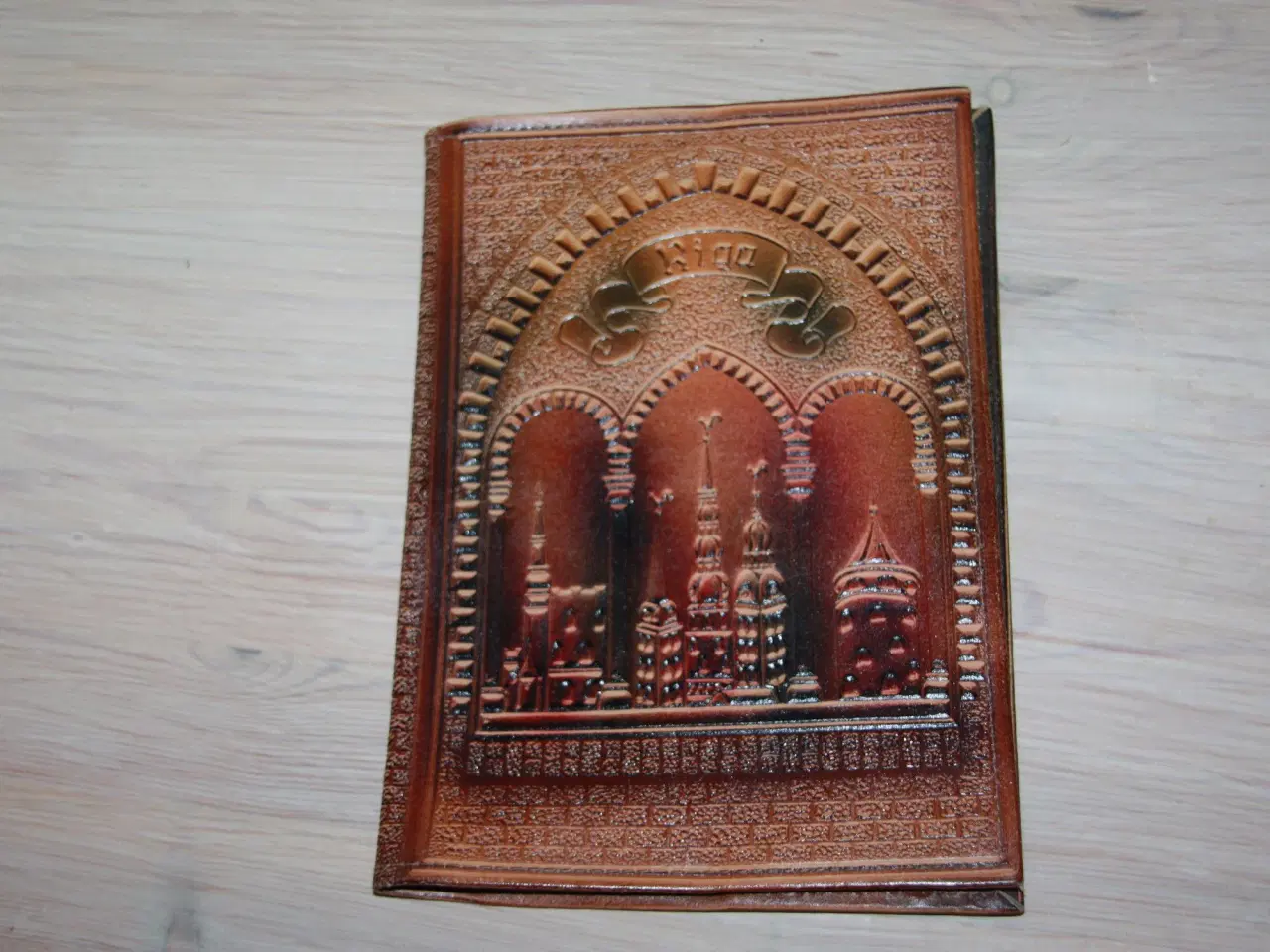 Billede 2 - Bog omslag i  læder fra Riga Vintage