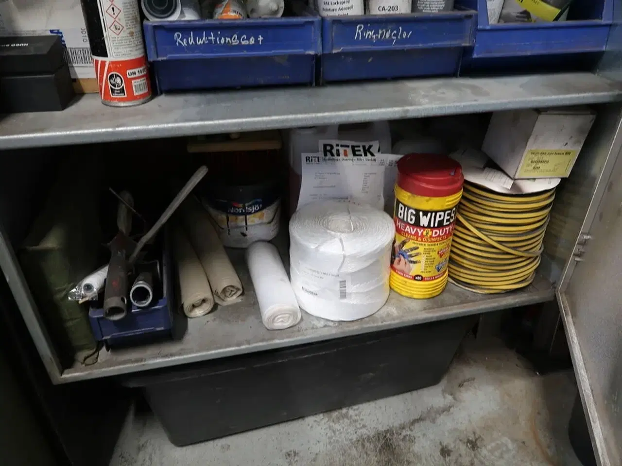 Billede 8 - Stålskab med div. Værktøj, plejemidler m.m.