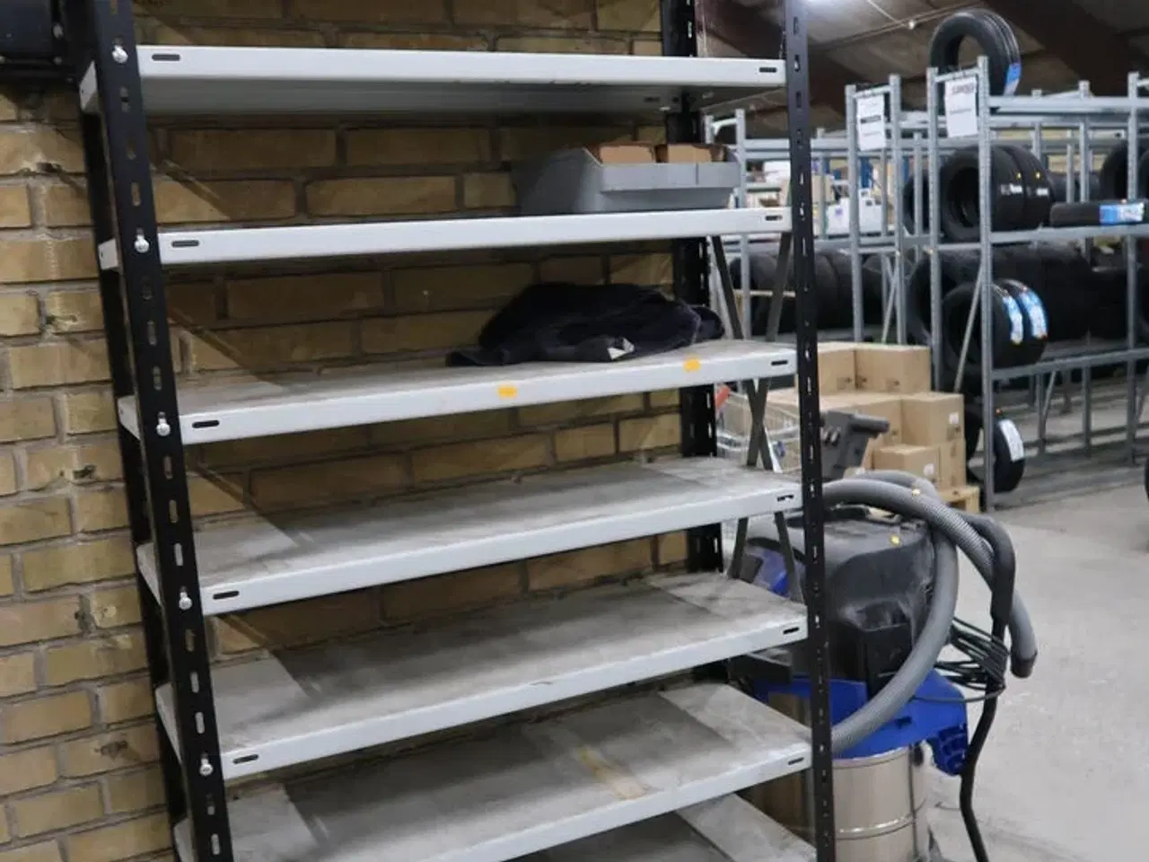 Billede 5 - 4 fag lagerreol med indhold