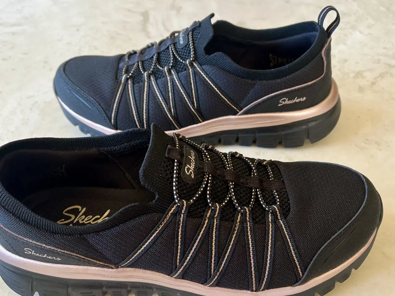 Billede 1 - Rigtig fine Dame Skechers Sko str 39