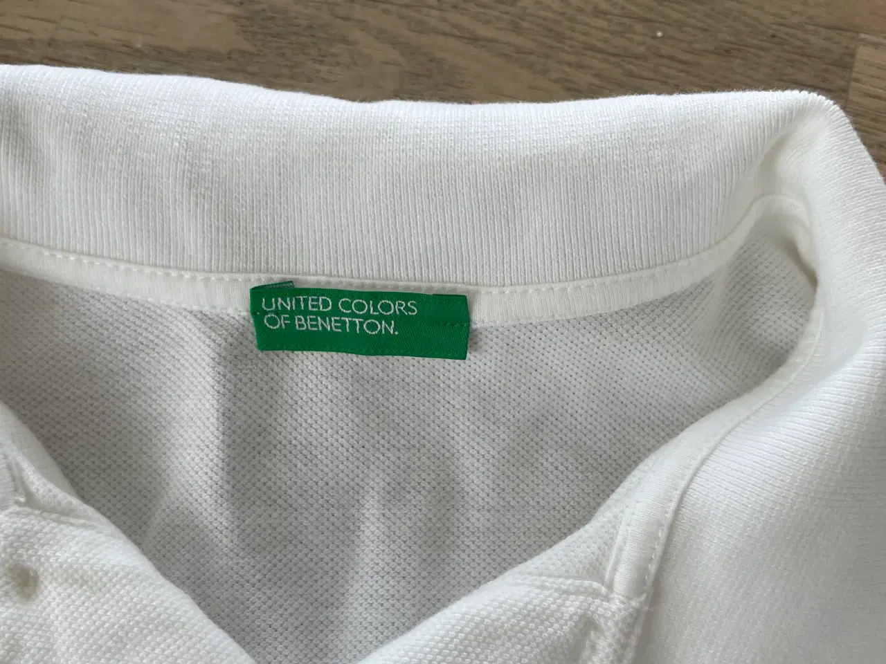 Billede 2 - Polo T-shirt fra Benetton str. 11-12år.