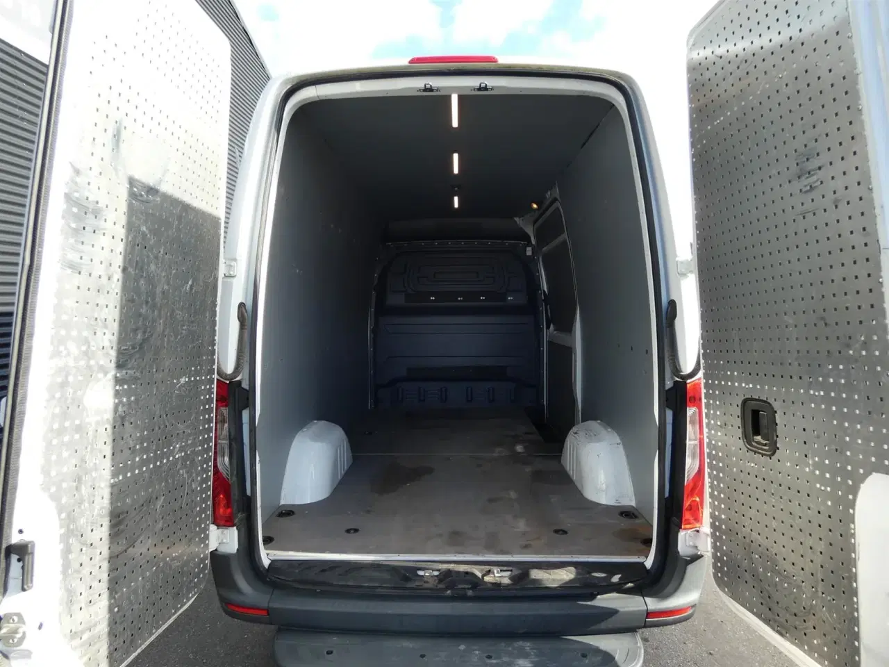 Billede 8 - Mercedes-Benz Sprinter 316 2,1 CDI A2 H2 RWD 163HK Van Aut.