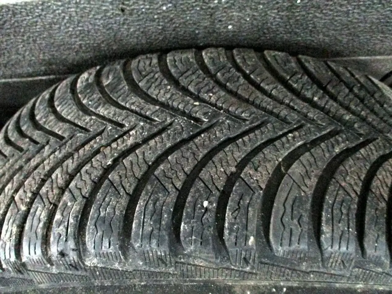 Billede 4 - 15" 4X108 ET25 195/65/15" Michelin vinterdæk