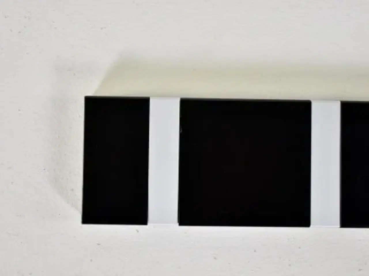 Billede 7 - Knax knagerække i sort med seks alu knage