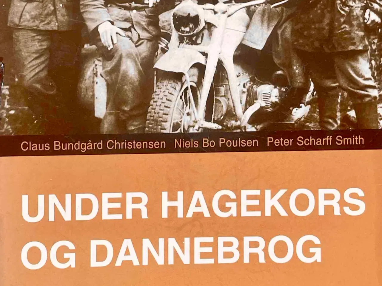 Billede 1 - Under hagekors og Dannebrog/ Danskere i Waffen SS