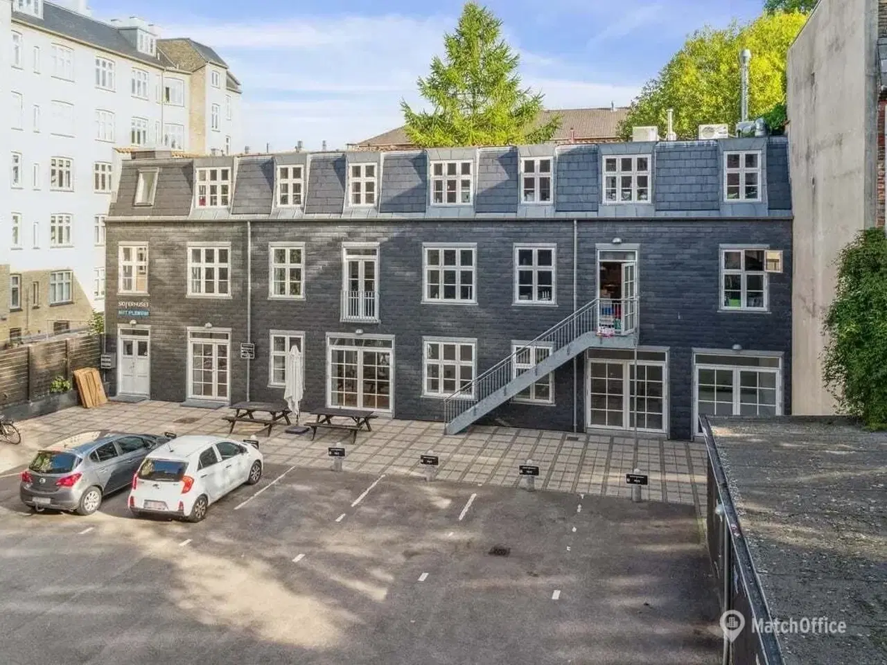 Billede 7 - P-plads 9 i rolig gård på Godthåbsvej