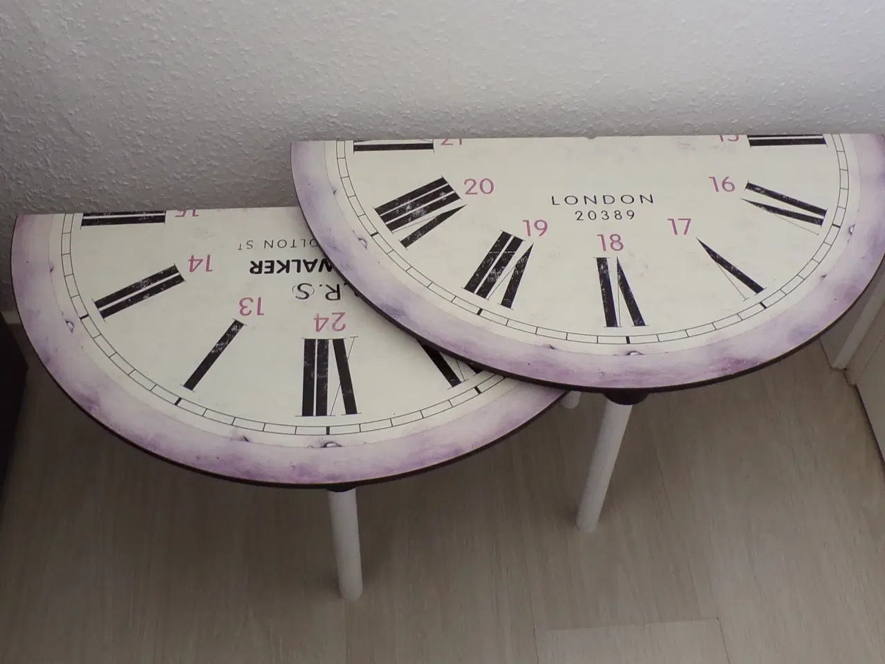 Billede 1 - Indsatsborde / sengeborde. Bordpladerne er en ur