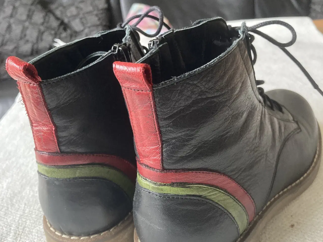 Billede 2 - Sorte kalveskindsstøvler str. 38. 300kr