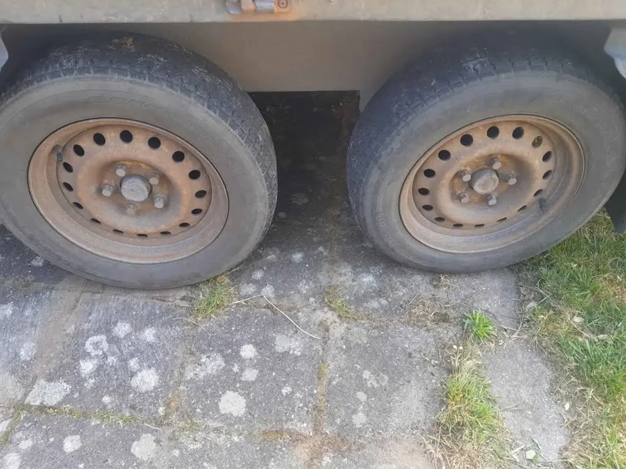Billede 1 - Trailer dæk  185/65x14 må last 650 kg, 5 x 112
