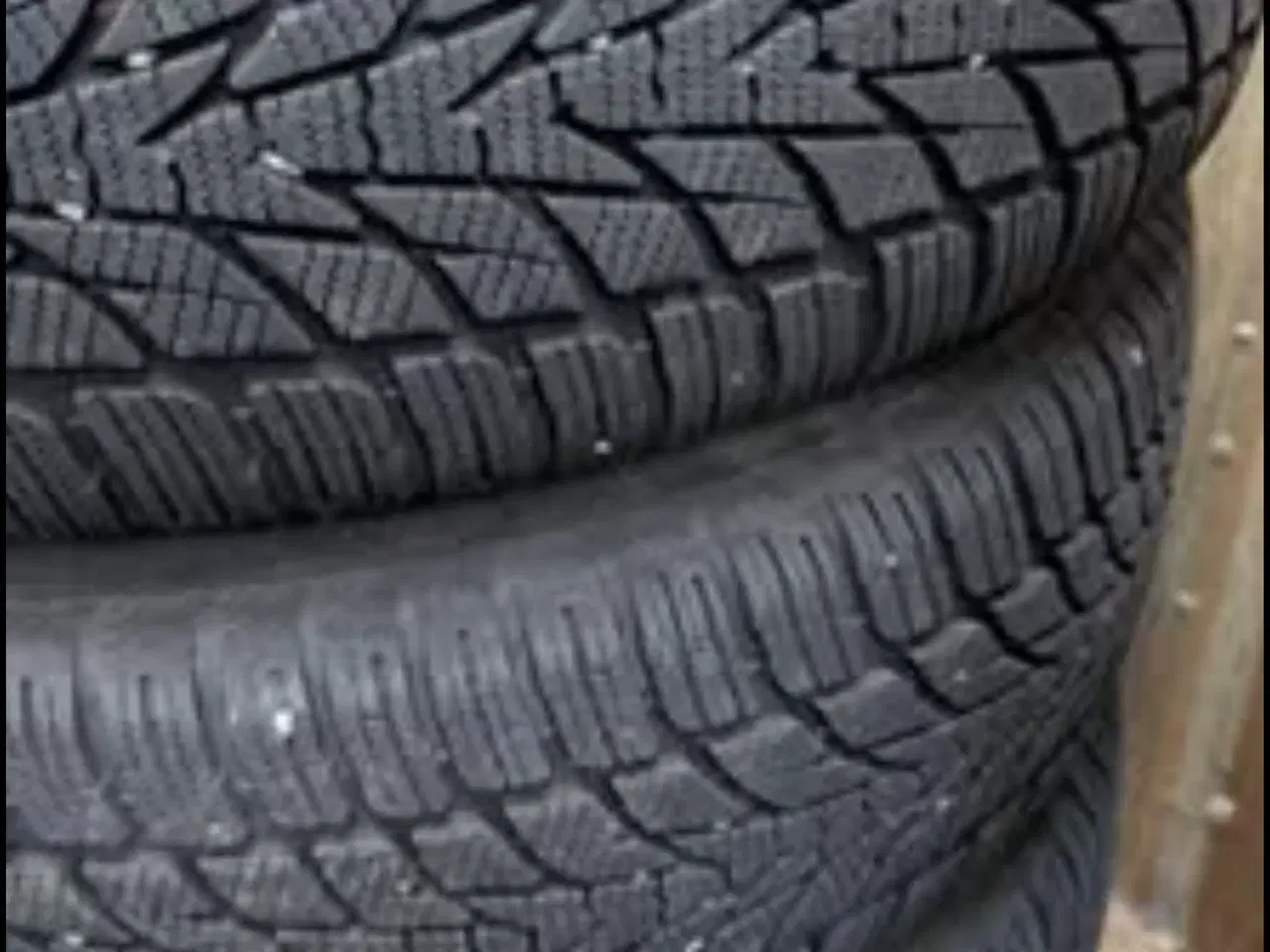 Billede 2 - Gode vinterhjul med hjulkapsler