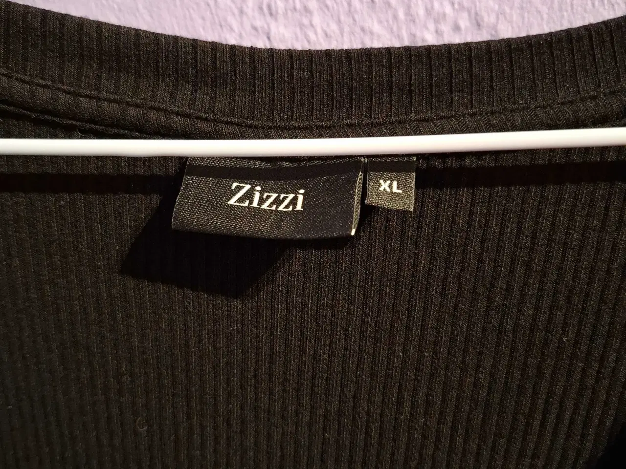 Billede 2 - Sort bluse fra Zizzi I XL