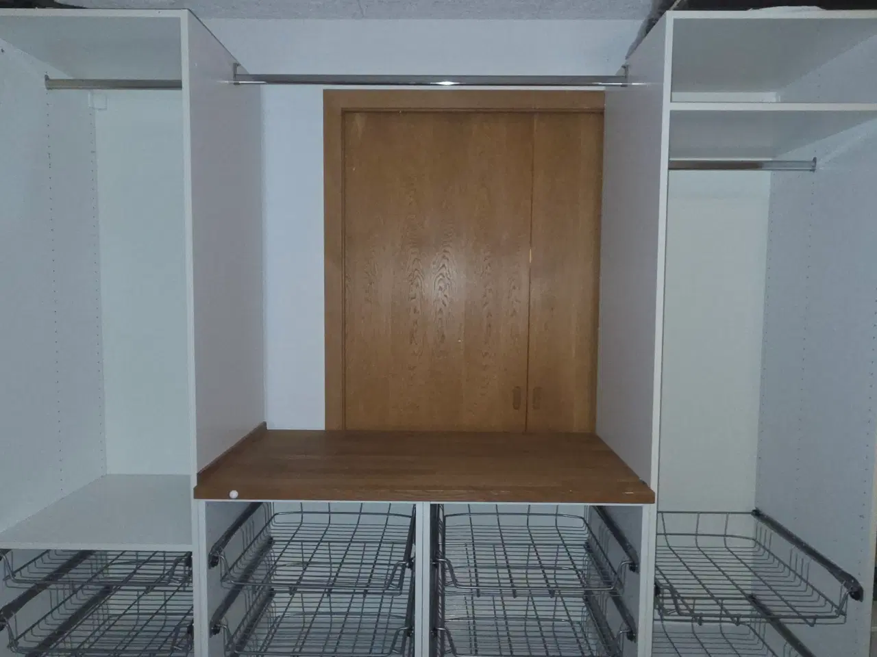 Billede 1 - Skab/opbevaring med tråd kurve