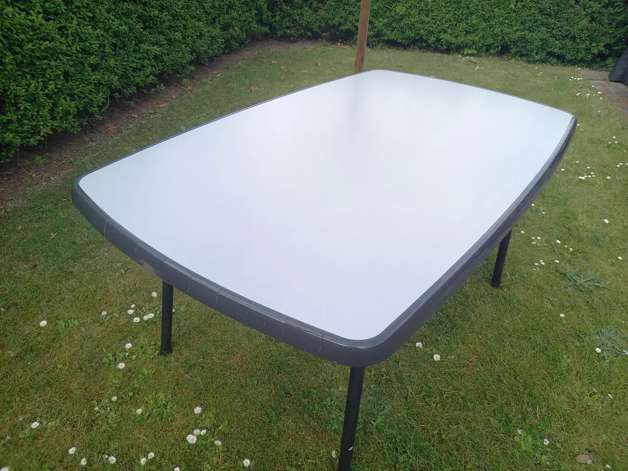 Billede 2 - Stabilt campingbord 