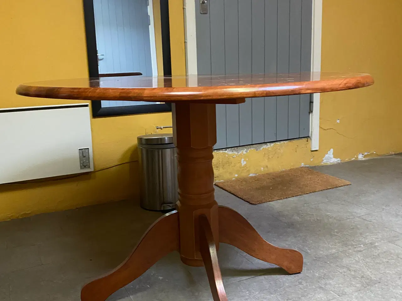 Billede 2 - Rundt spisebord