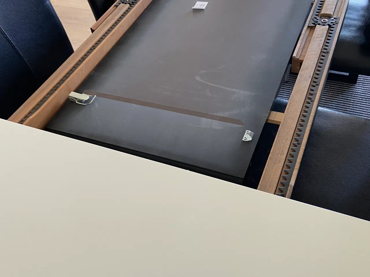 Billede 3 - Spisebord Laminat med 6 stole