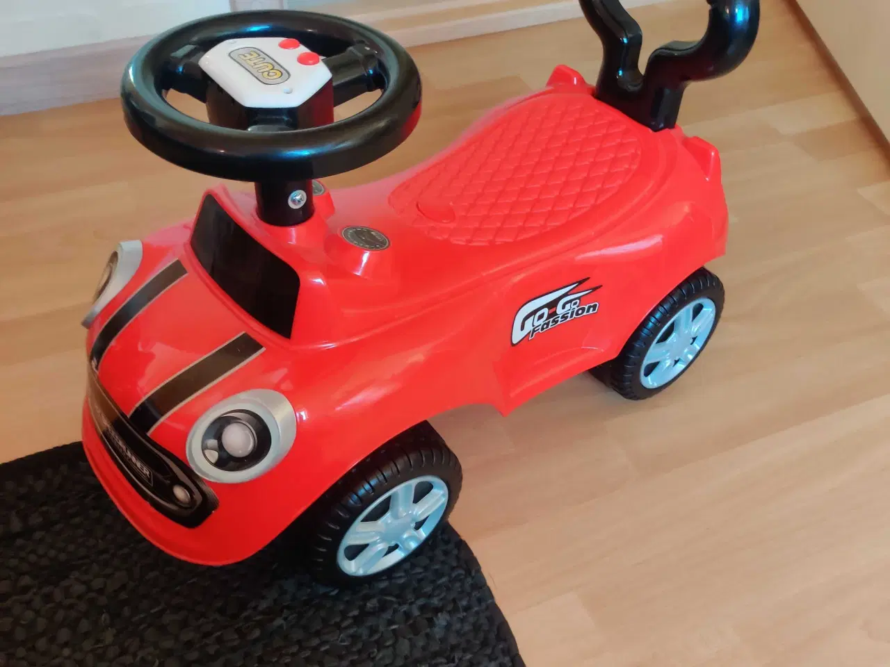 Billede 1 - Gåbil rød