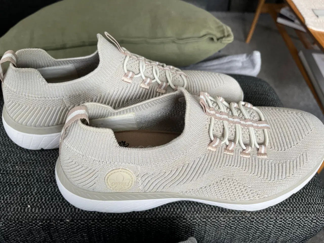 Billede 1 - Rieker sko beige str.40 aldrig brugt