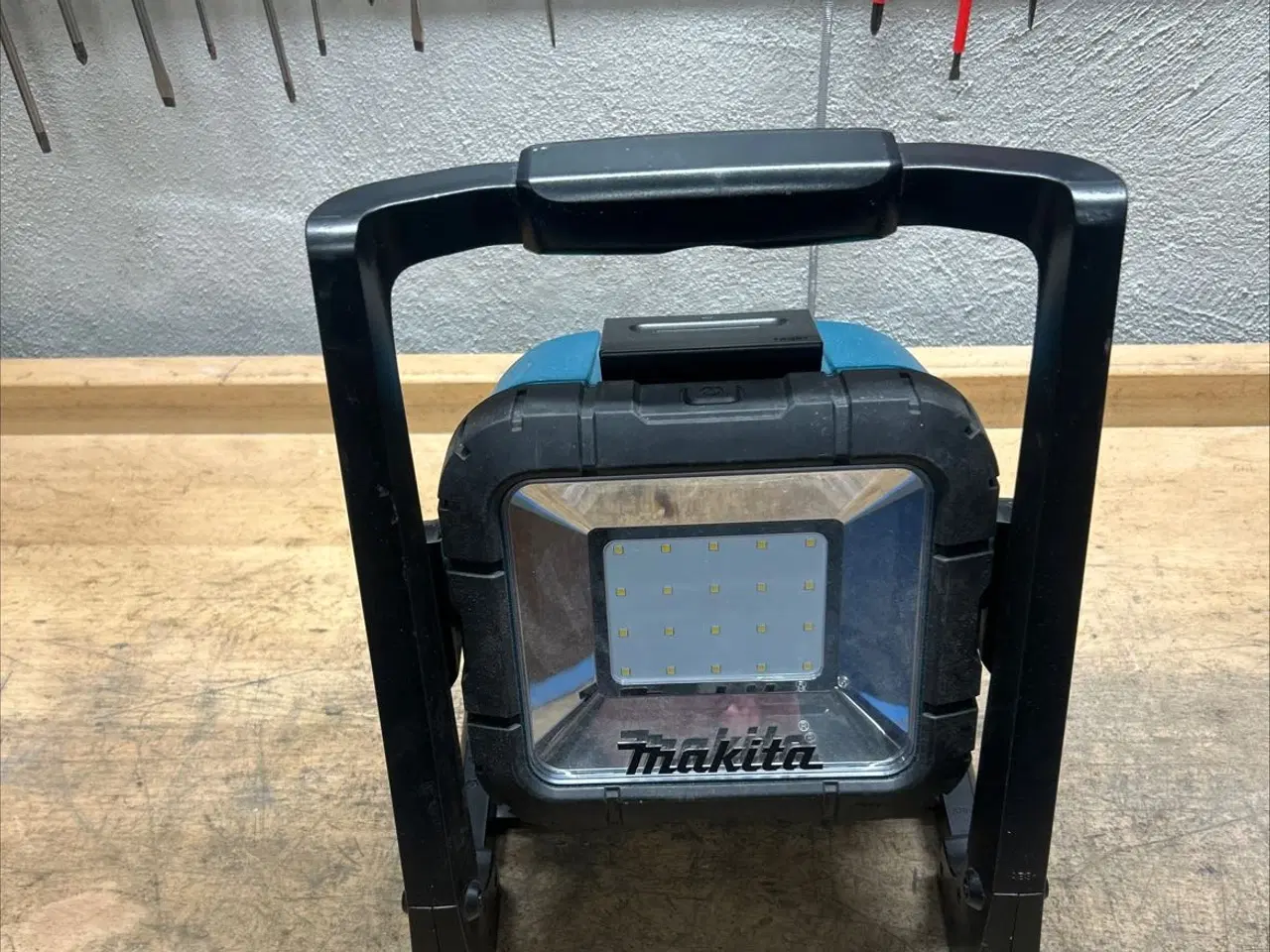 Billede 1 - MAKITA 18 V lampe og 220v