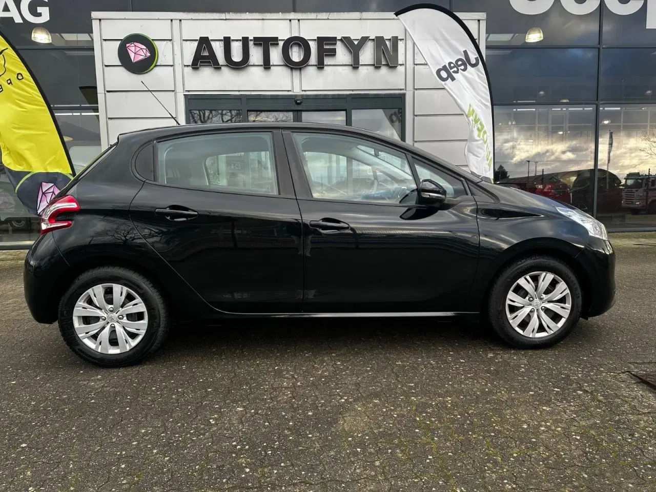 Billede 1 - Peugeot 208 1,2 VTi 82 Active Navigator