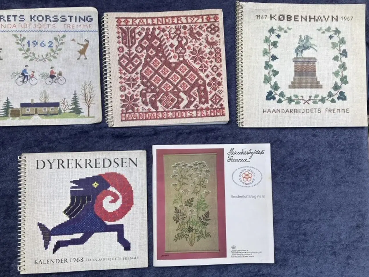 Billede 1 - Broderibøger korssting – se pris på hver under bes