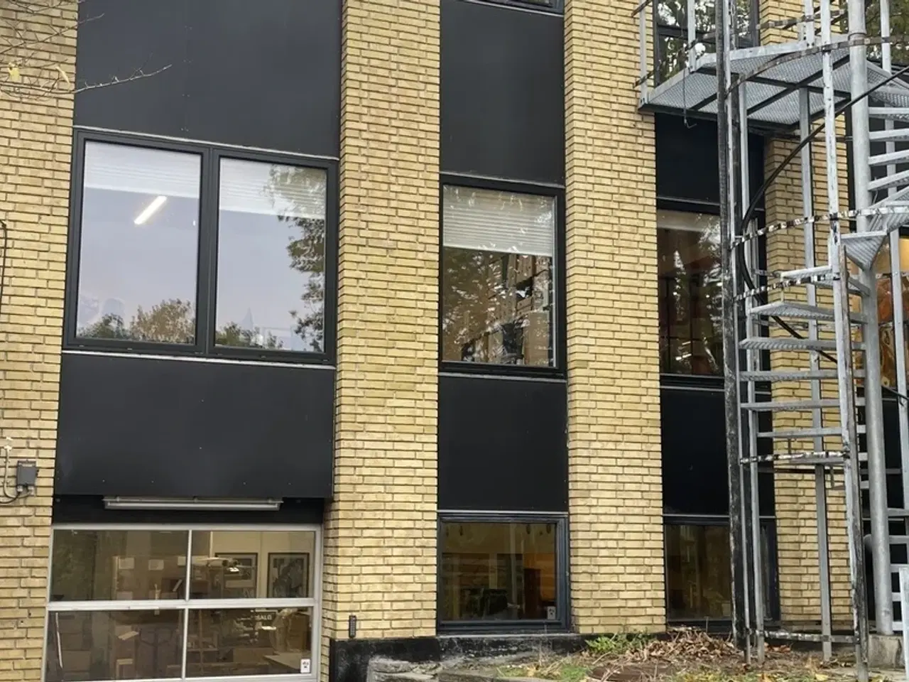 Billede 2 - Fremleje af lager med portadgang og fællesfaciliteter