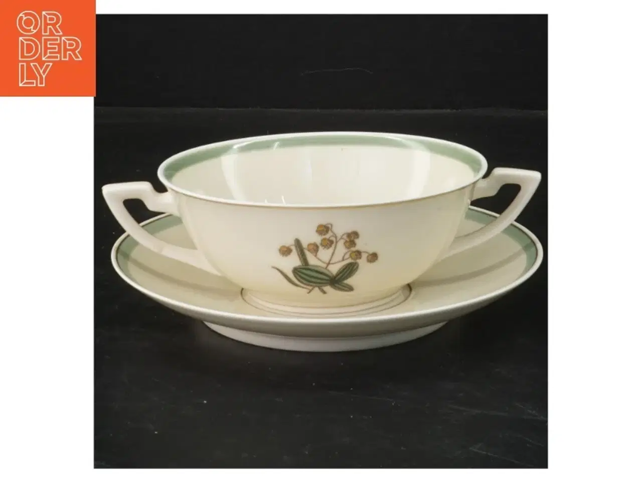 Billede 2 - 4 suppeteriner med undertallerkener fra Royal Copenhagen (str. Kop ø, 13 cm. underkop. ø. 17 cm. 4 sæt)