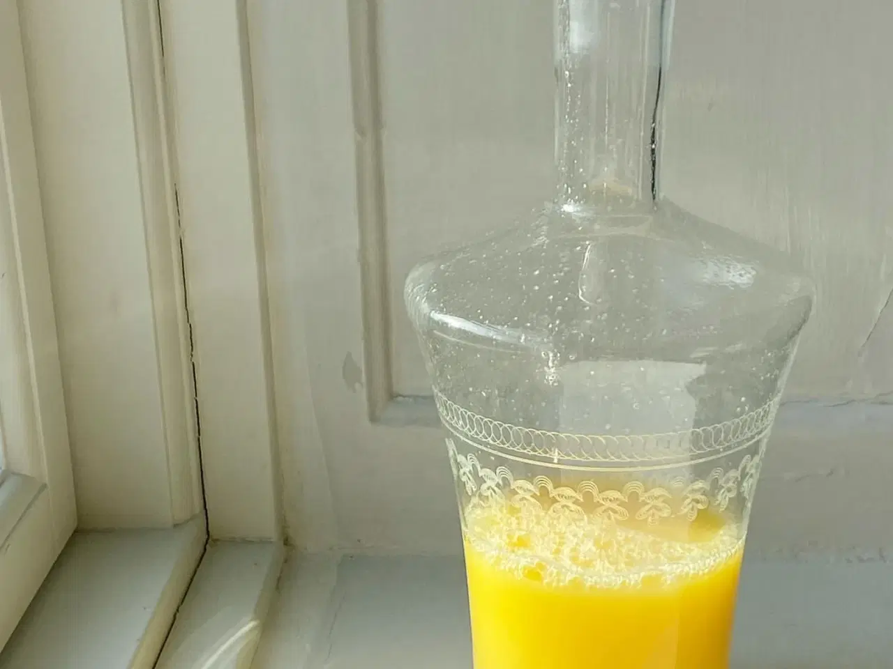 Billede 1 - Karaffel af klart glas m sirlige slibninger