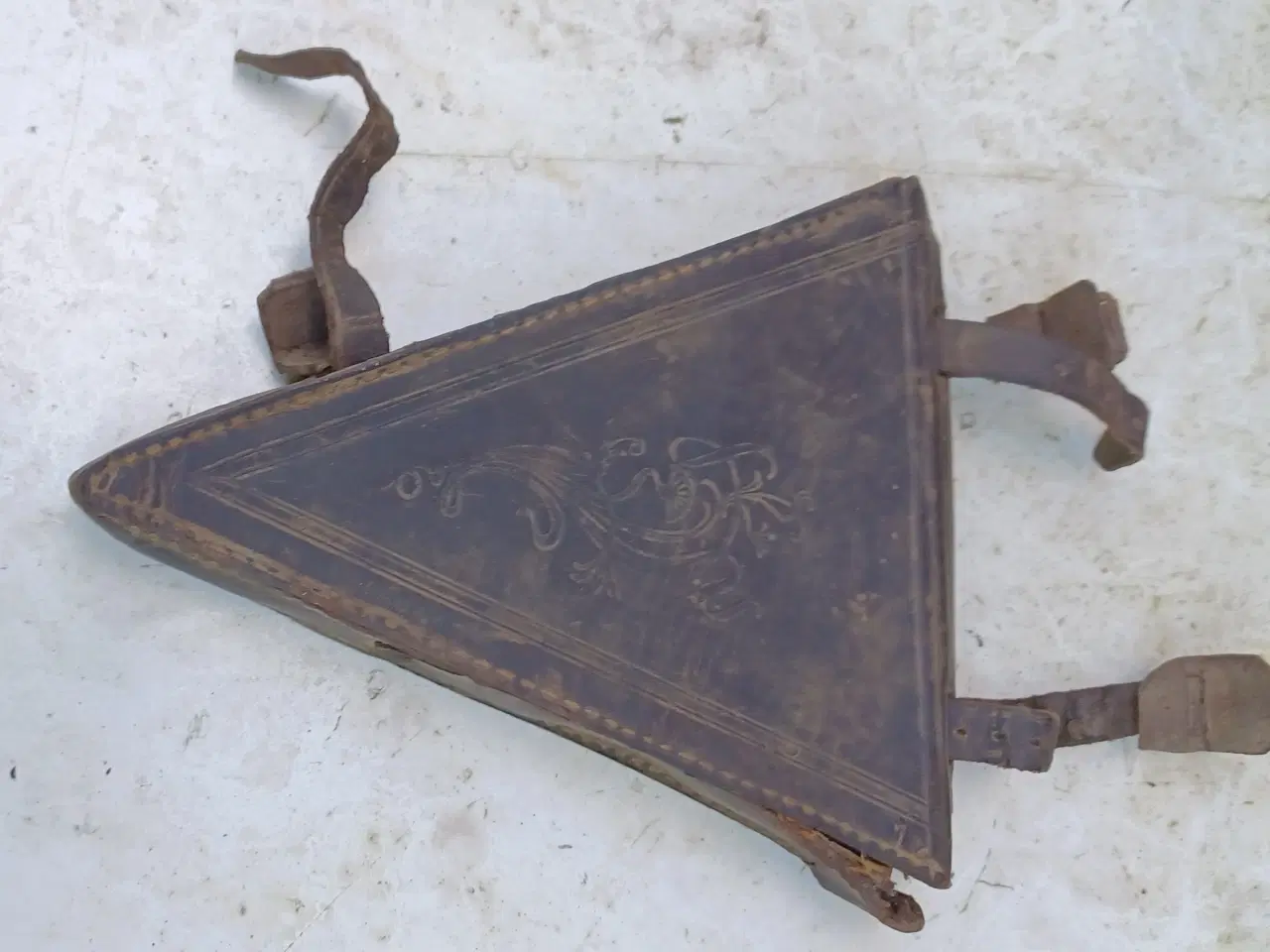 Billede 3 - Antik cykelværktøjs"taske"