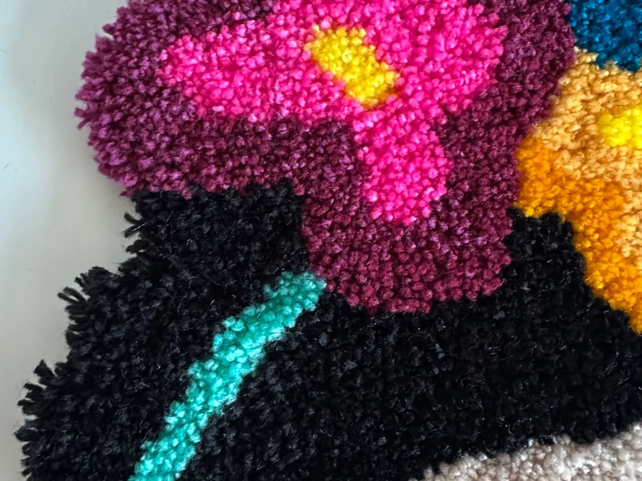 Billede 8 - Tuftet Frida Kahlo vægtæppe 