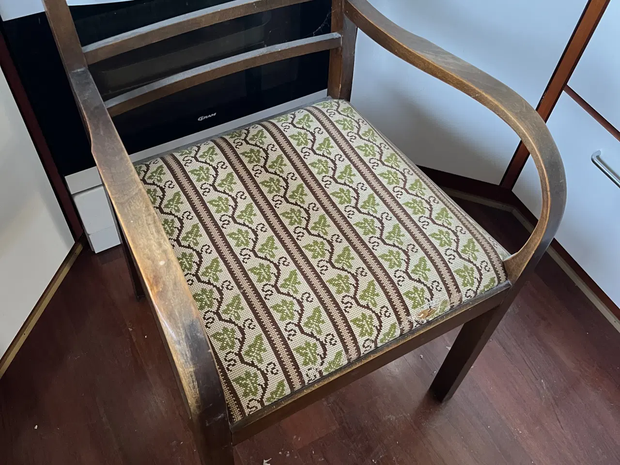 Billede 1 - Ældre stol