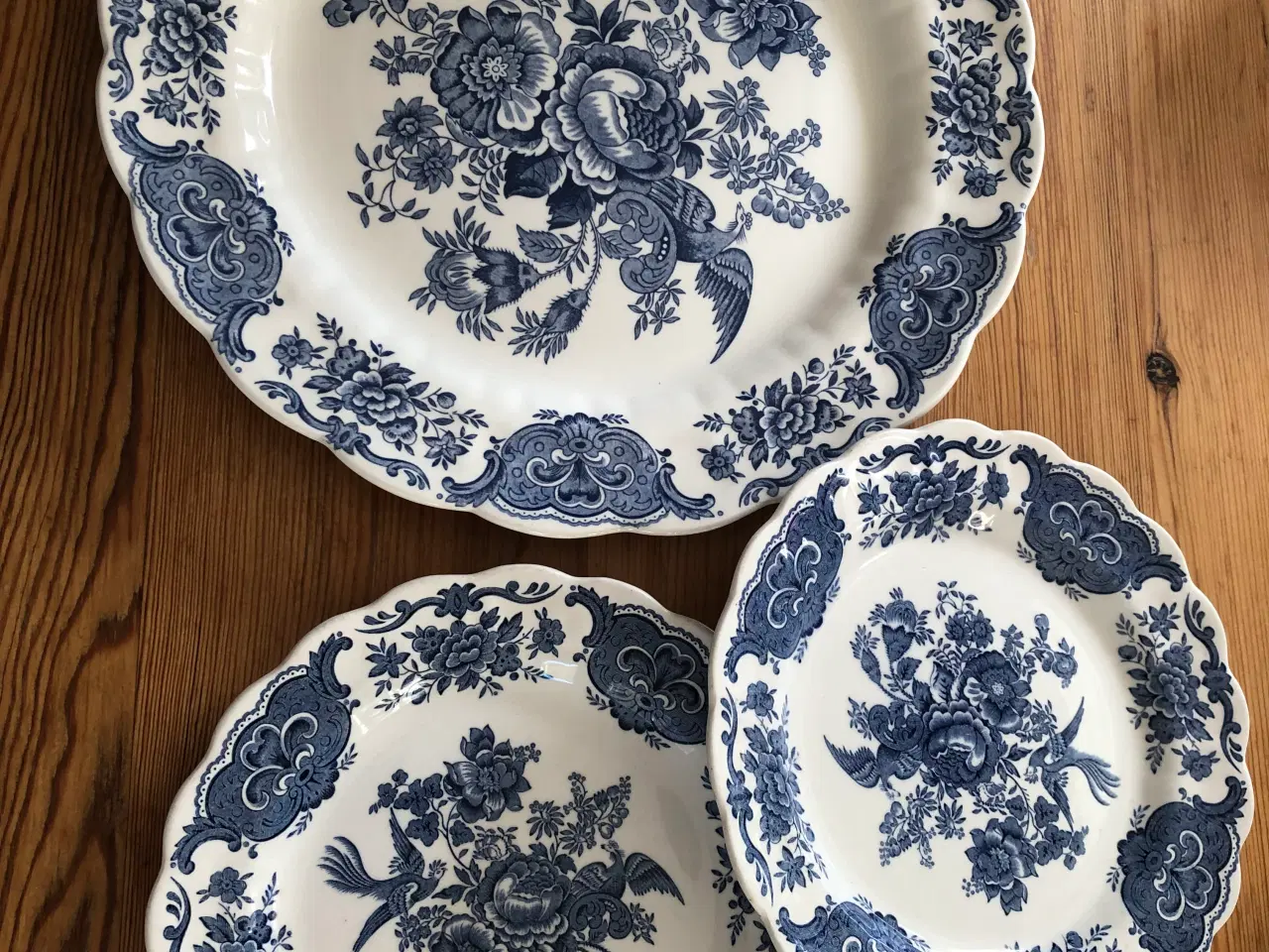 Billede 1 - Fad og 2 desserttallerkner