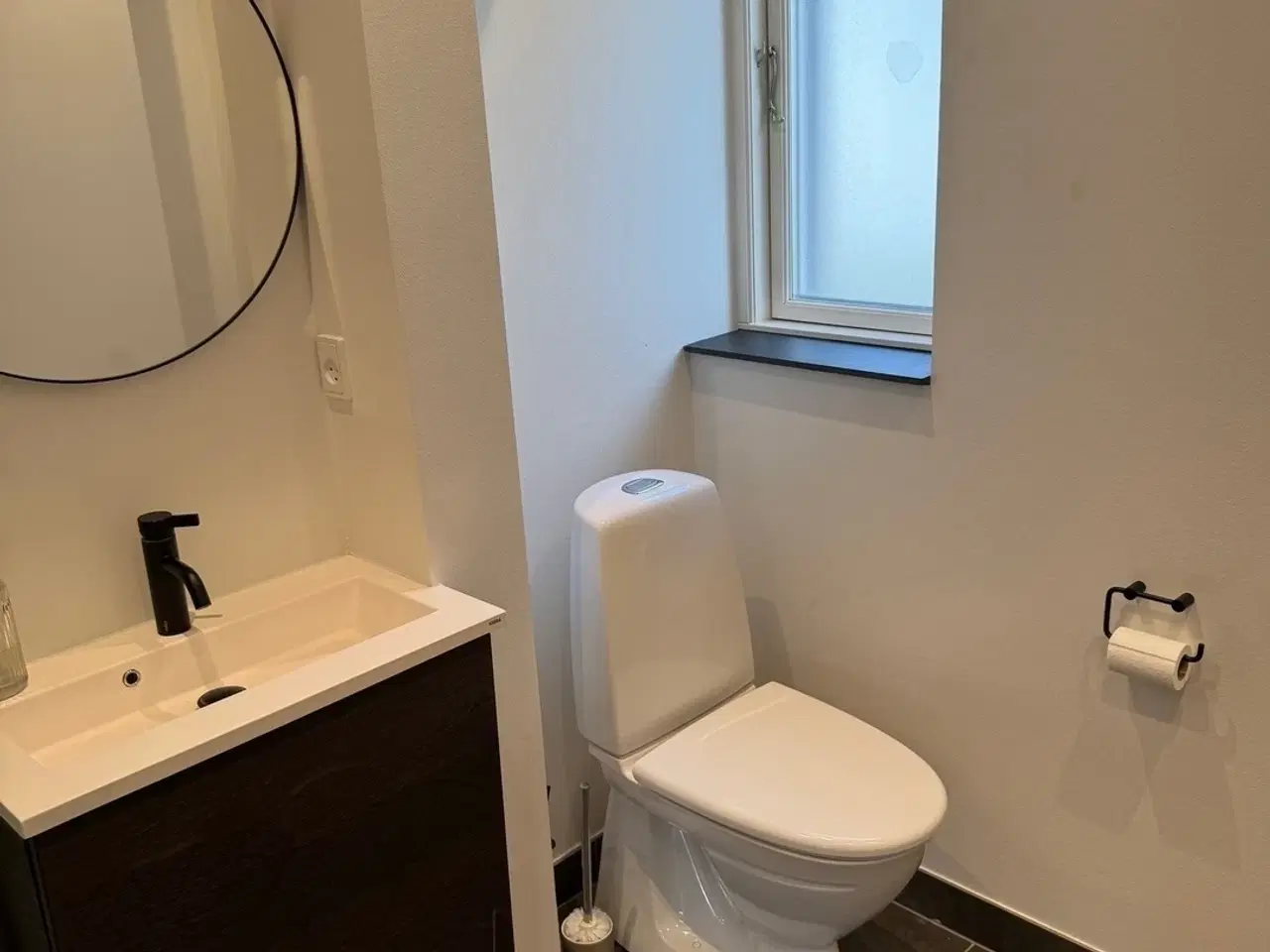 Billede 5 - Lyst og nyistandsat kontorlejemål i Brøndby – Med plads op til 12 arbejdsstationer