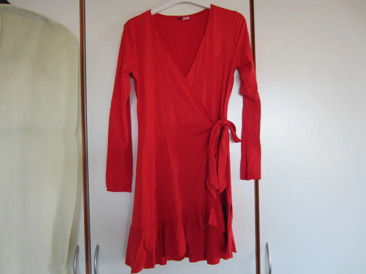 Billede 1 - Flot rød kjole i str. 38