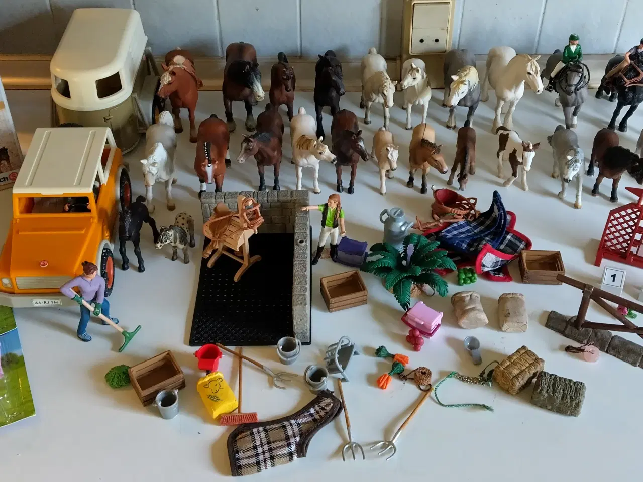 Billede 1 - Schleich hestestald med masser af tilbehør