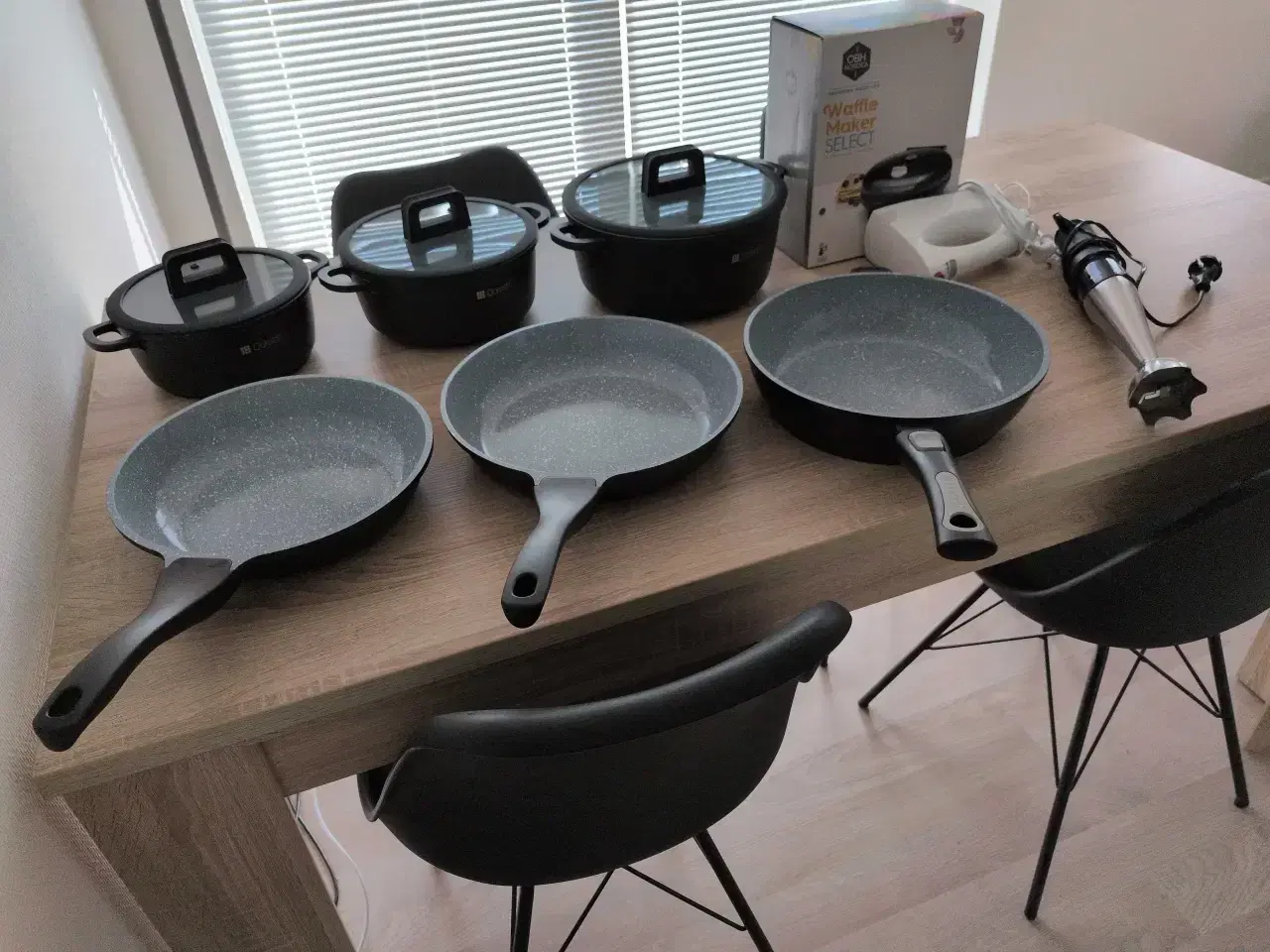 Billede 5 - Køkkengrej og spisebord med 4 stole sælges.