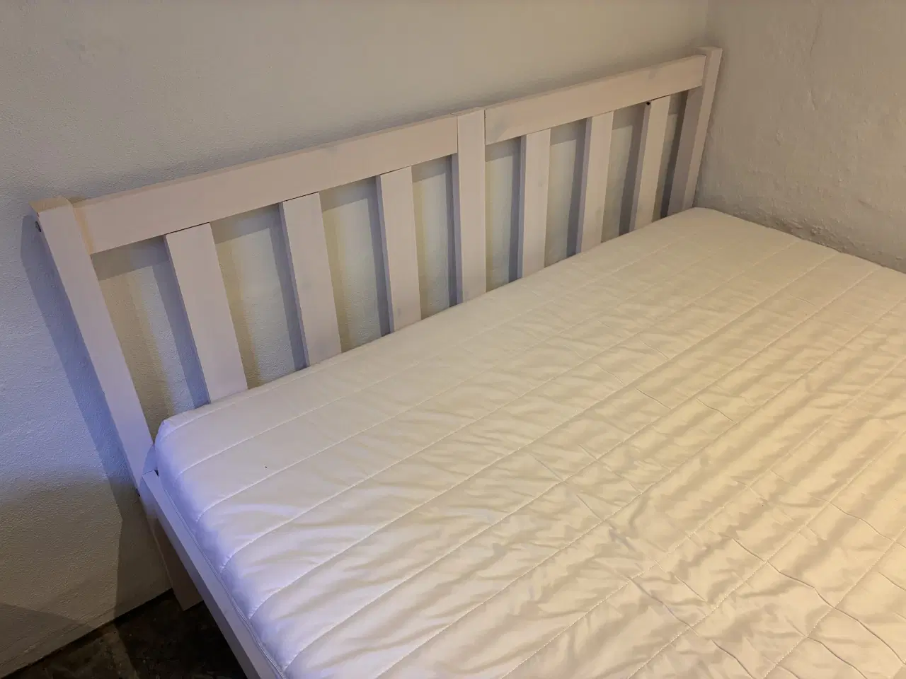 Billede 2 - Seng med madras 