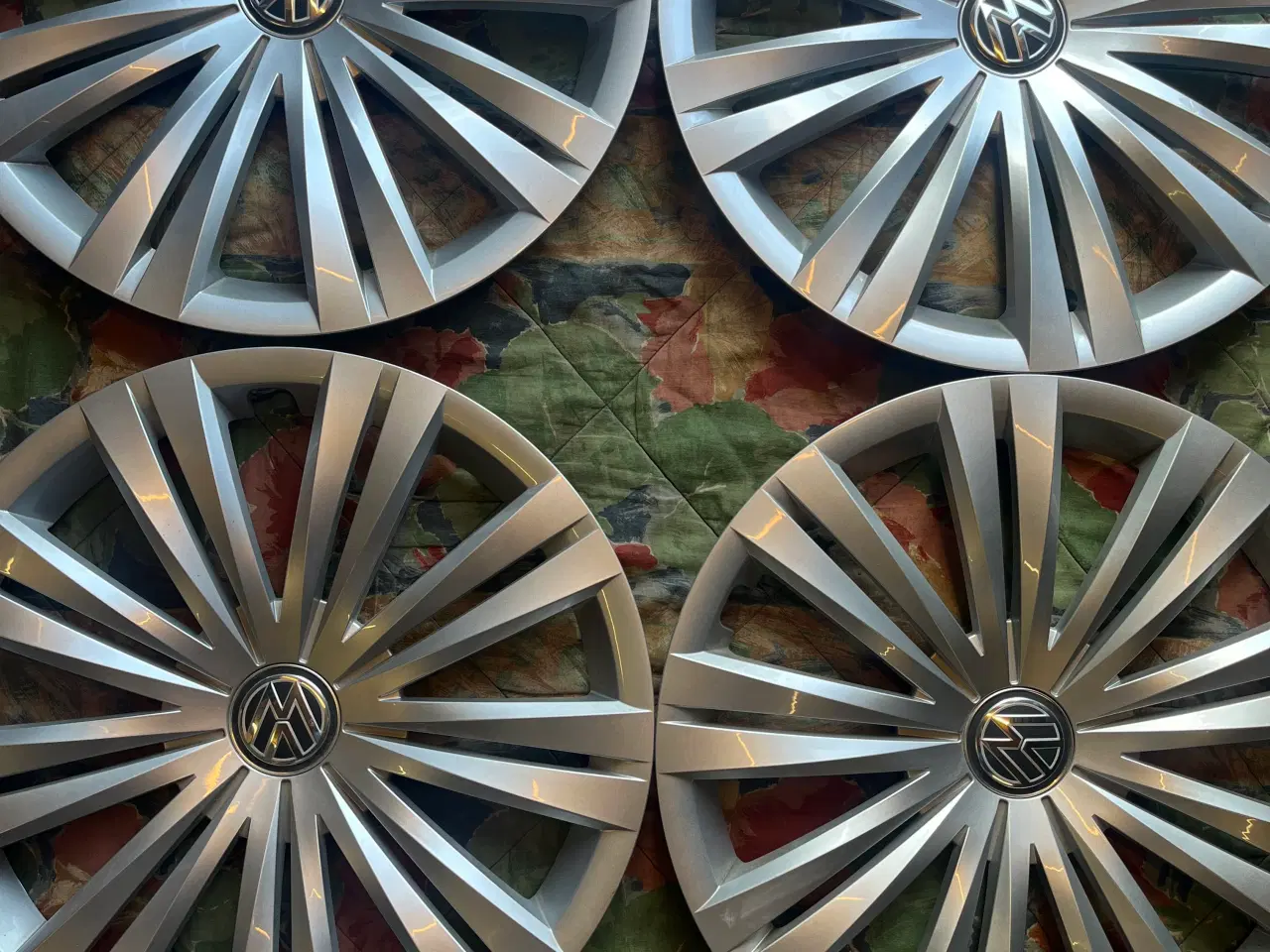Billede 1 - VW hjulkapsler 16".