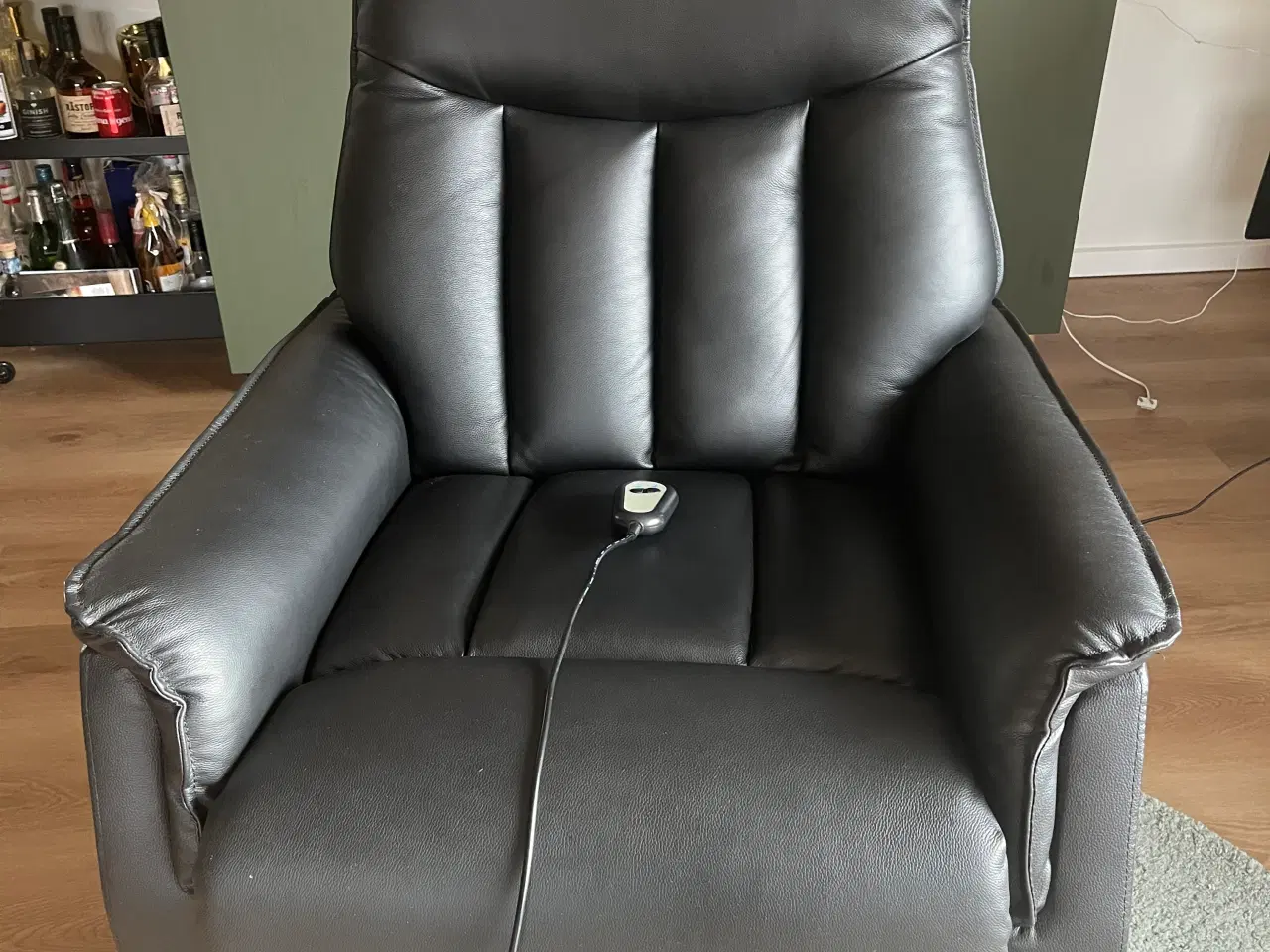 Billede 1 - Læder lænestol - Carø - elbetjent