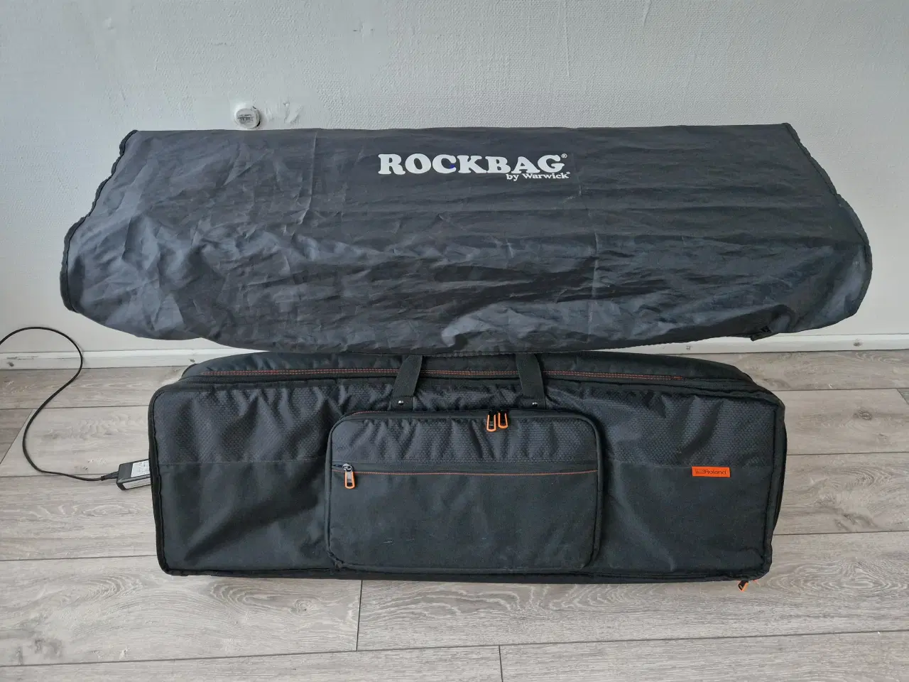 Billede 2 - Roland VR-09 Keyboard med flight case og fodpedale