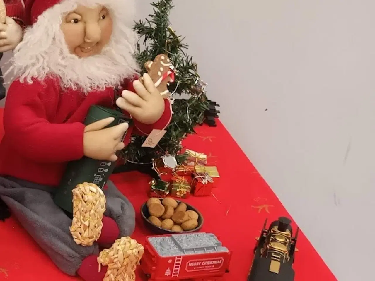 Billede 2 - Strømpenisse med togbane