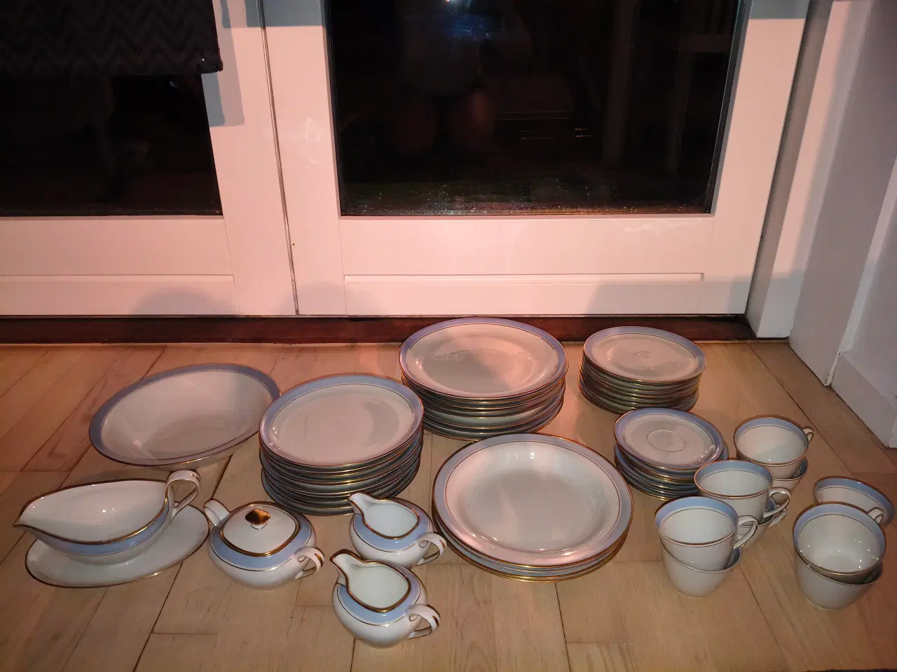 Billede 1 - Forskelligt service sæt af samme mærke