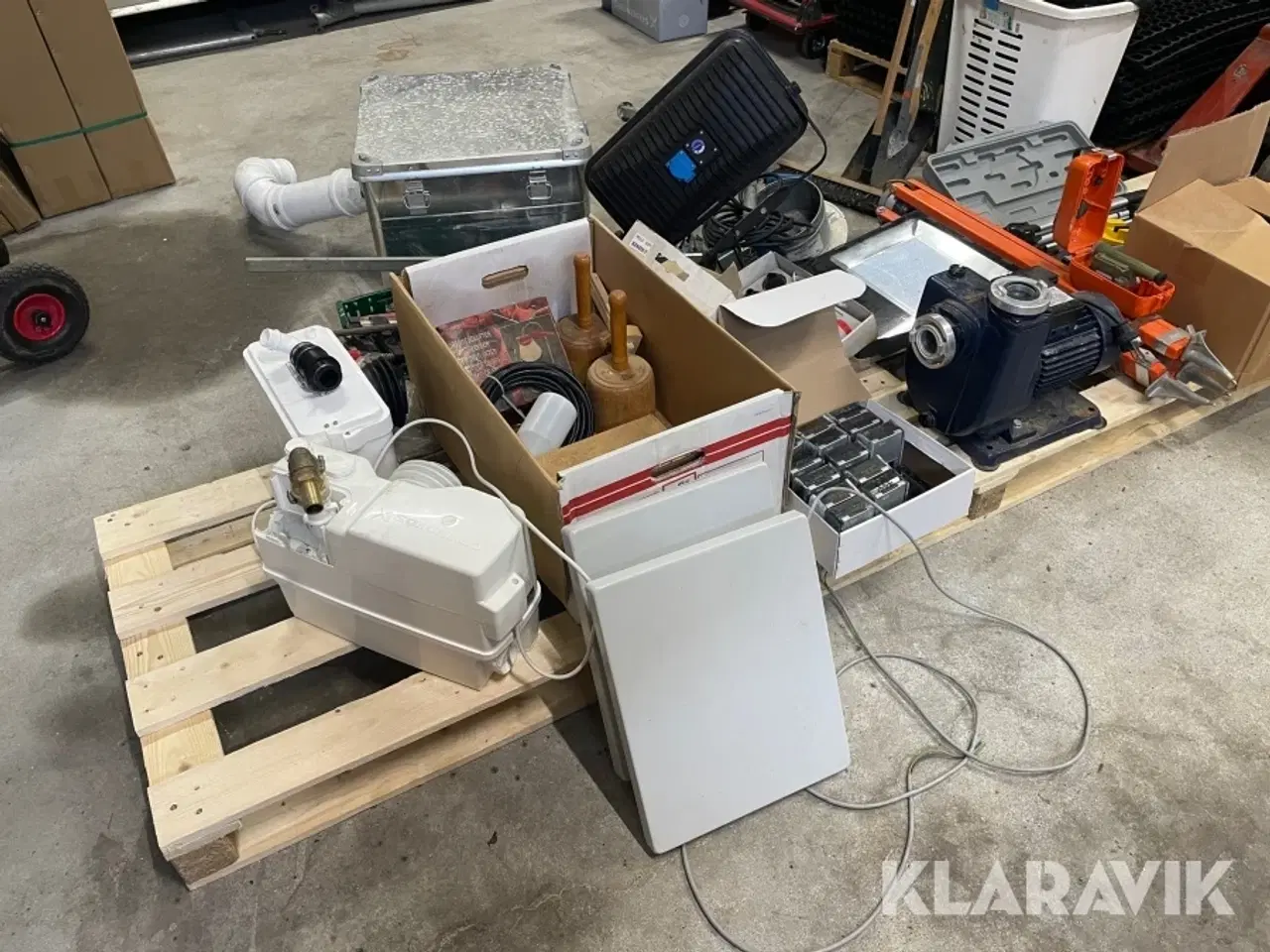 Billede 1 - Stort Lot af diverse udstyr - lamper, rotationslaser, kværn