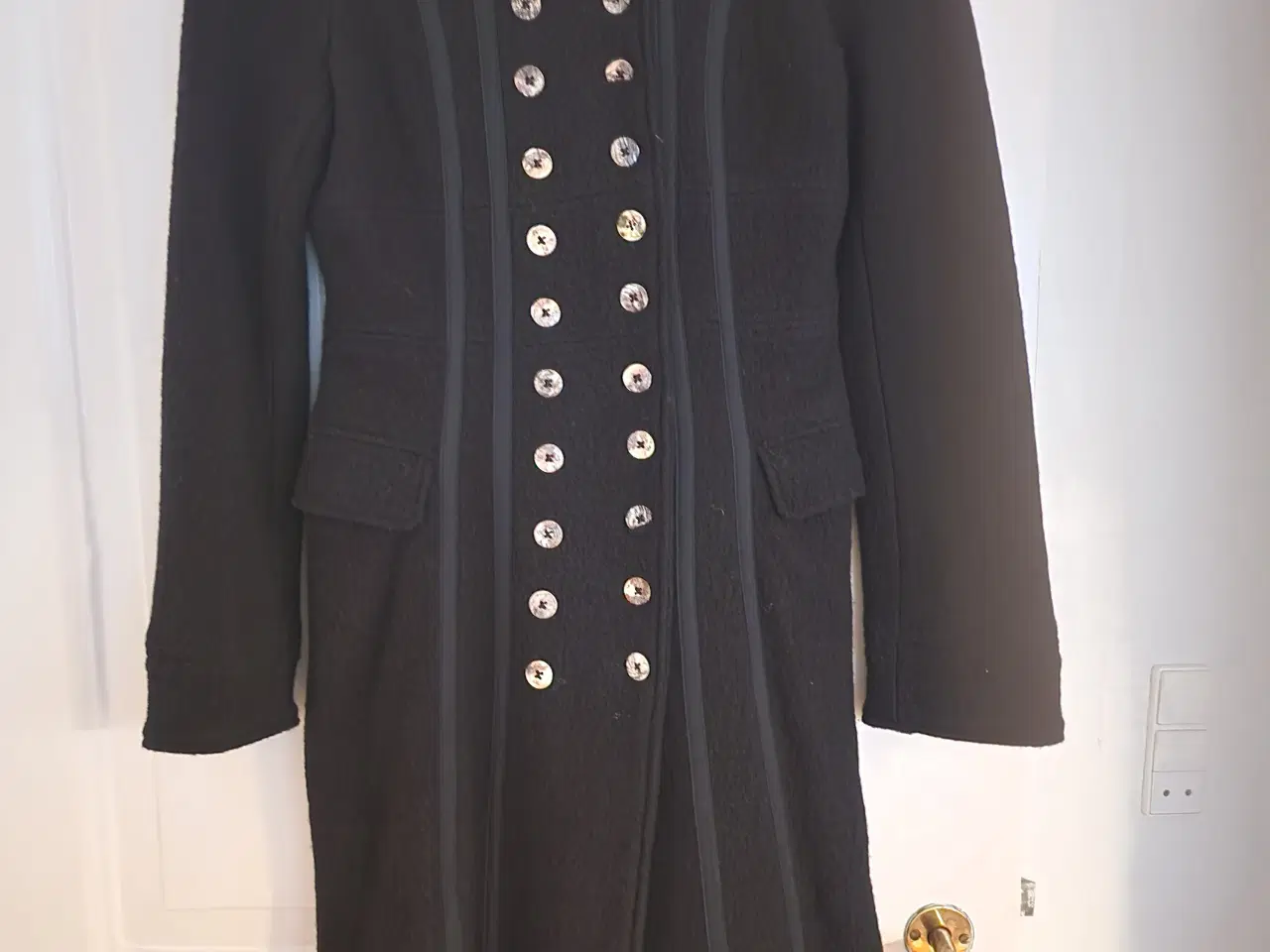 Billede 2 - Flot sort frakke
