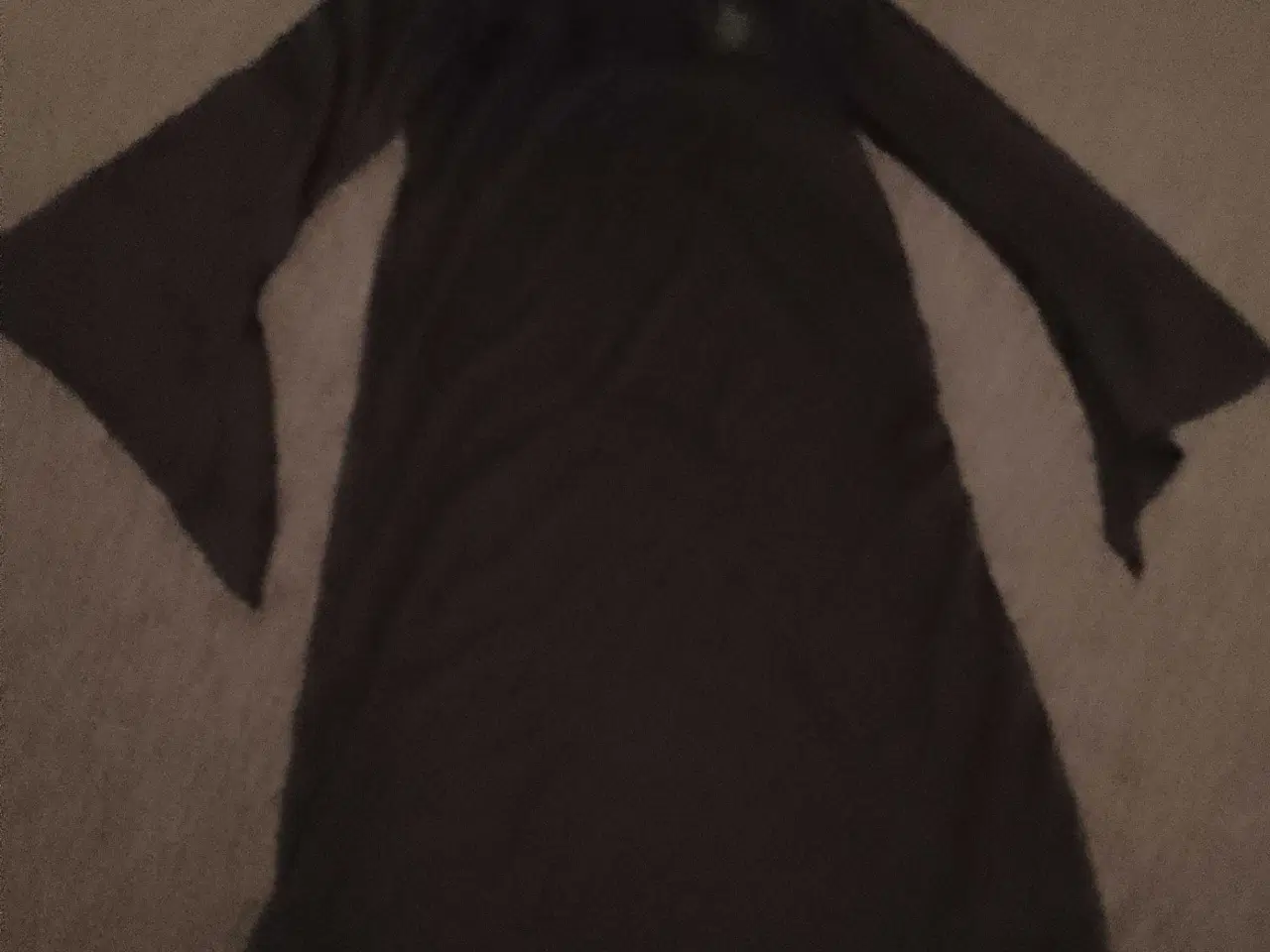 Billede 2 - Manden med leen / døden Str 140, med hætte. Og slø