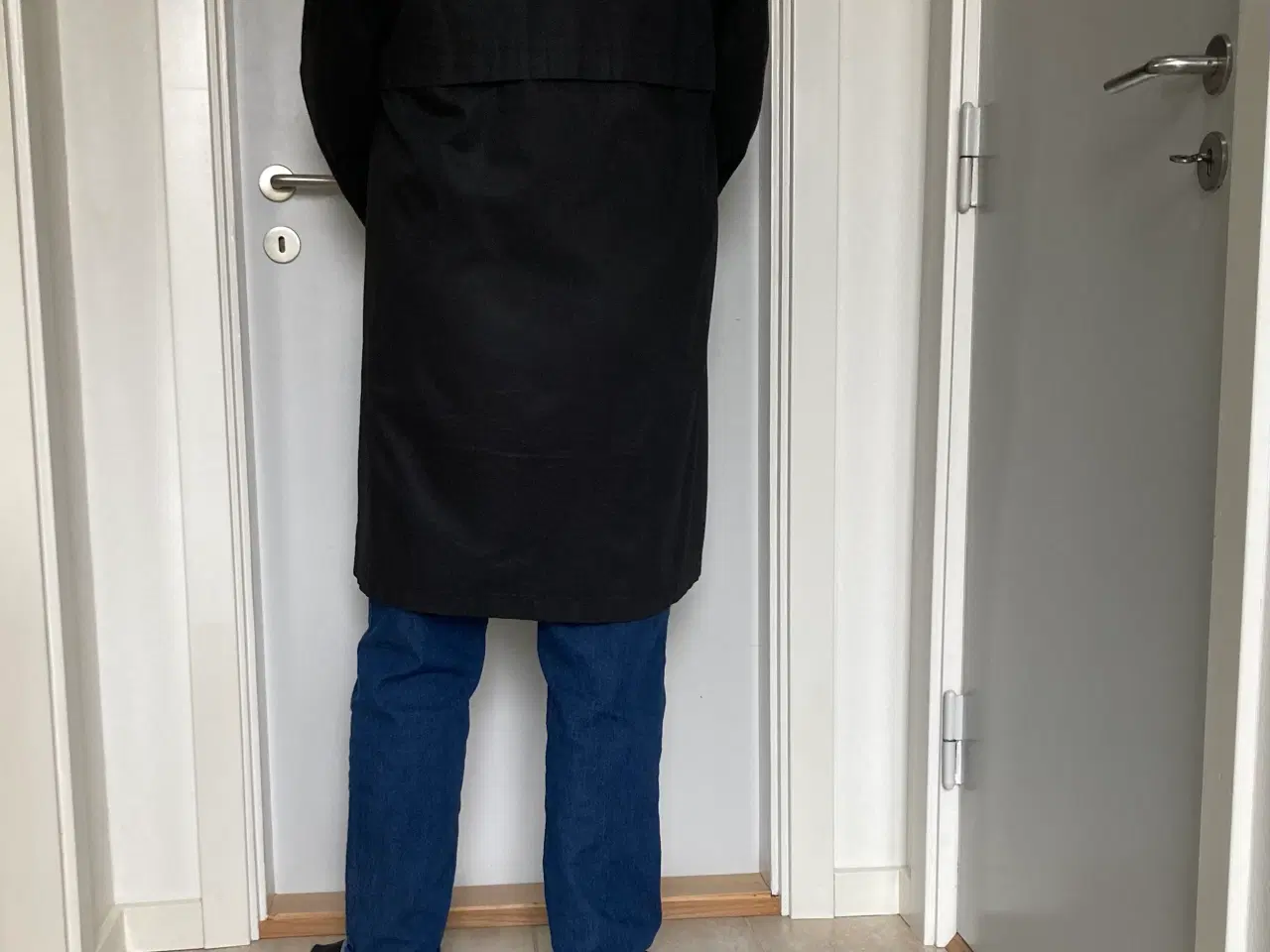 Billede 6 - Lun og flot sort dame vinterfrakke str 42