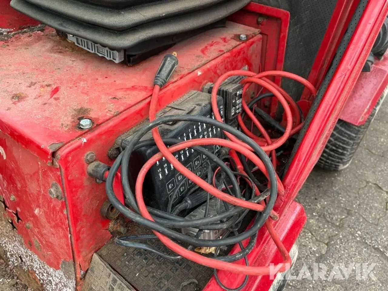 Billede 11 - Redskabsbærer Multi-Trac L327-4