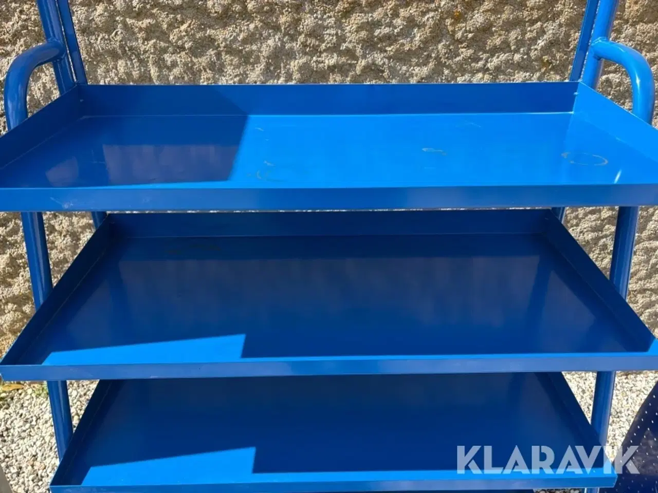 Billede 10 - Blandet lot med værkstedsskab og reoler.