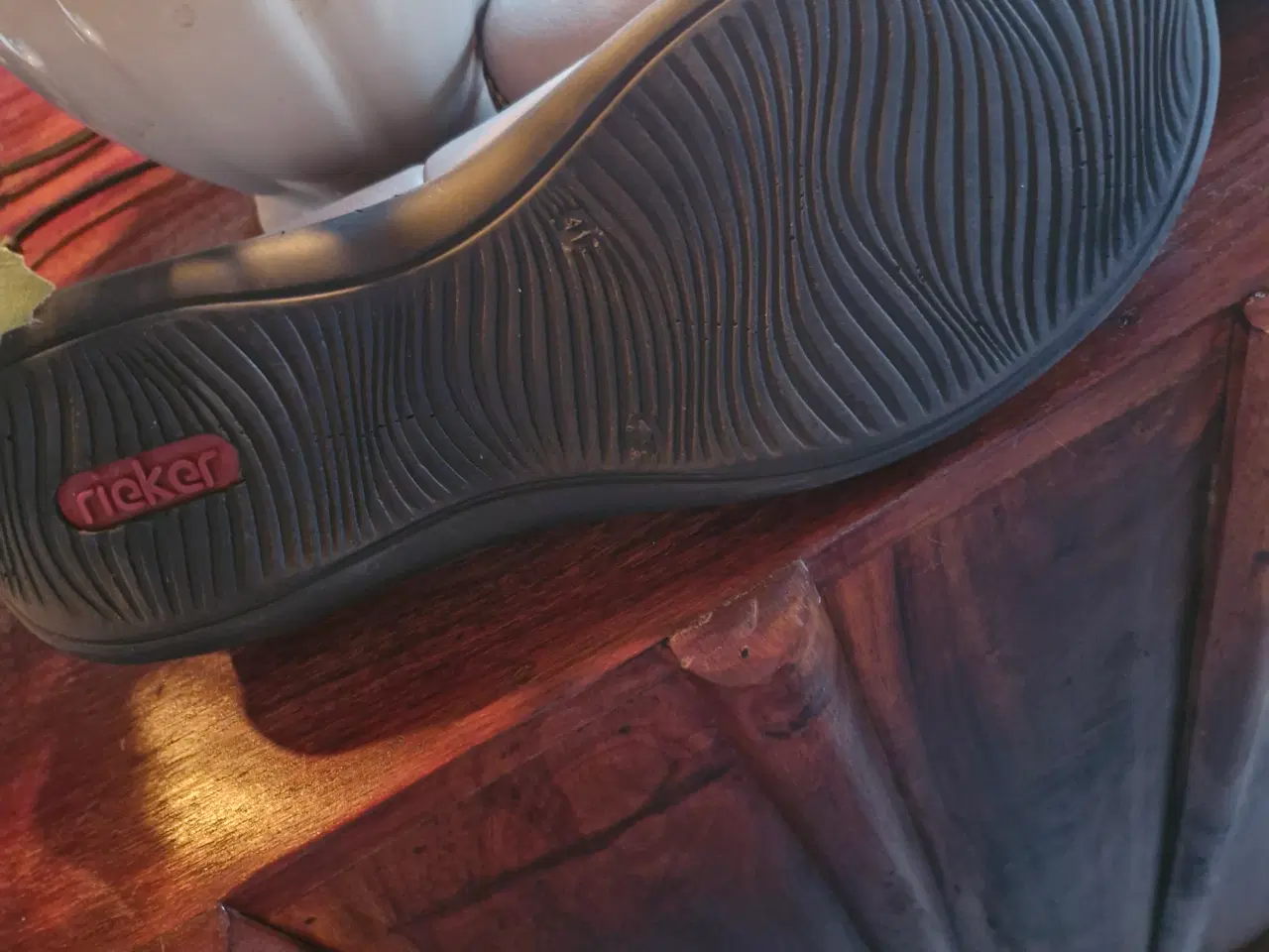 Billede 1 - Marget fin sko dov har en mærk bag en sko .di fra 